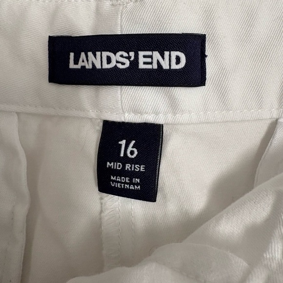 Lands End White Women's Shorts - Excellent Used Condition - Picture 4 of 7